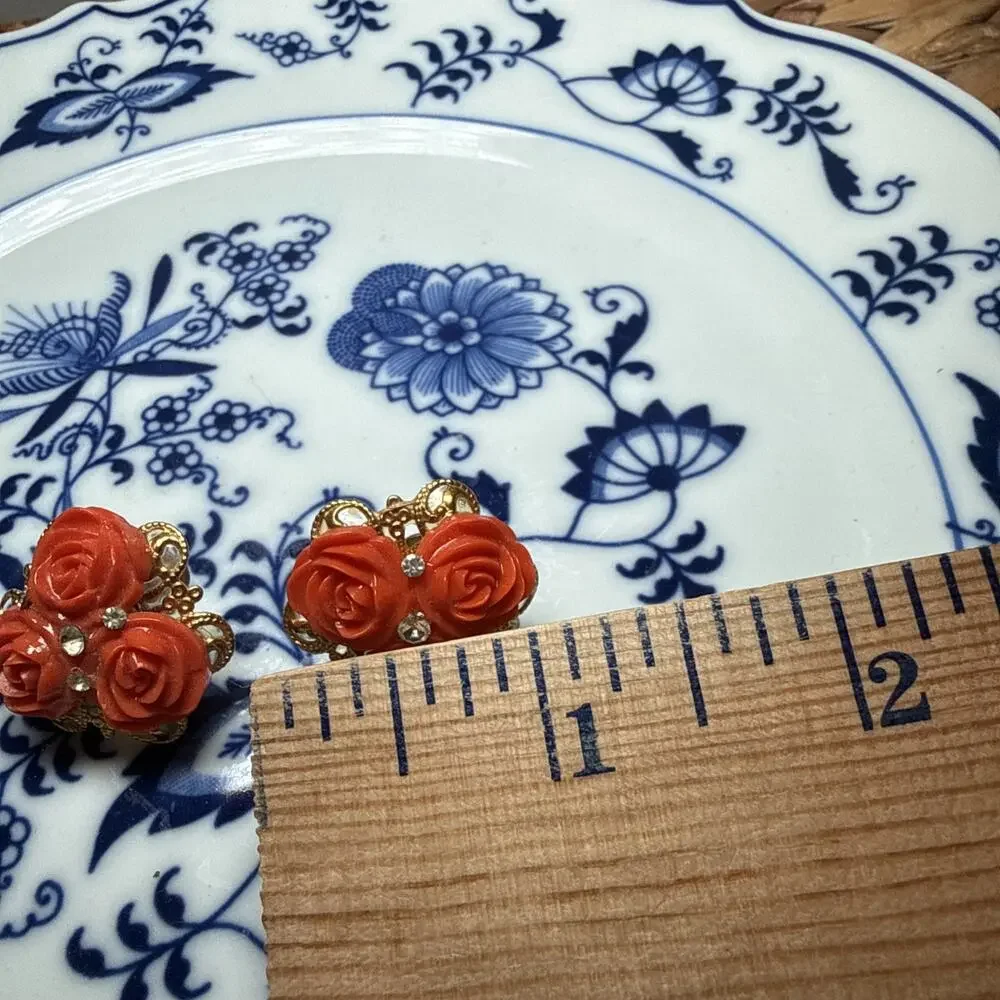 Vintage Coral Red Rose Screw Back Earrings Gold Tone Filigree Rhinestone Floral
